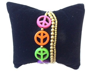 Faarwegt Ibiza-Look Armband mat Peace-Zeechen (1 Stk.)